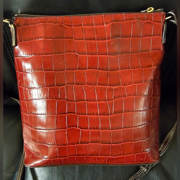 Dooney and Bourke Croc Embossed Leather Shoulder Crossbody Handbag Red Wine EUC - Picture 3 of 16